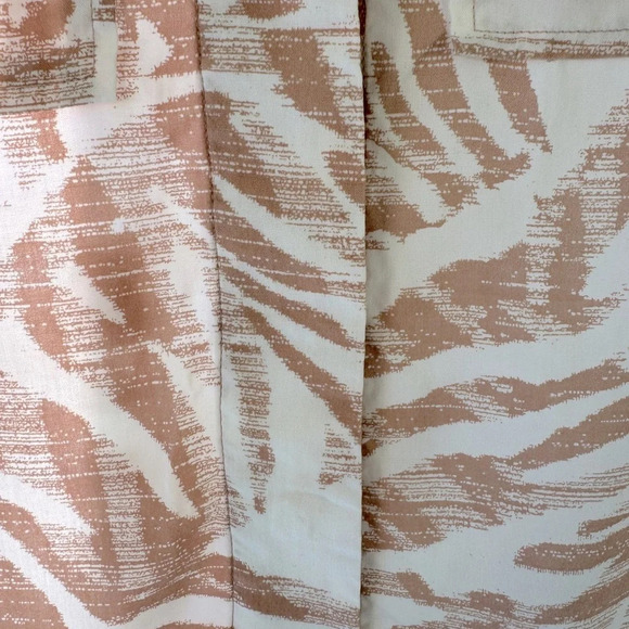 100% Lyocell Tan & White s/s cuffed blouse with collar and hidden button front - Picture 6 of 9